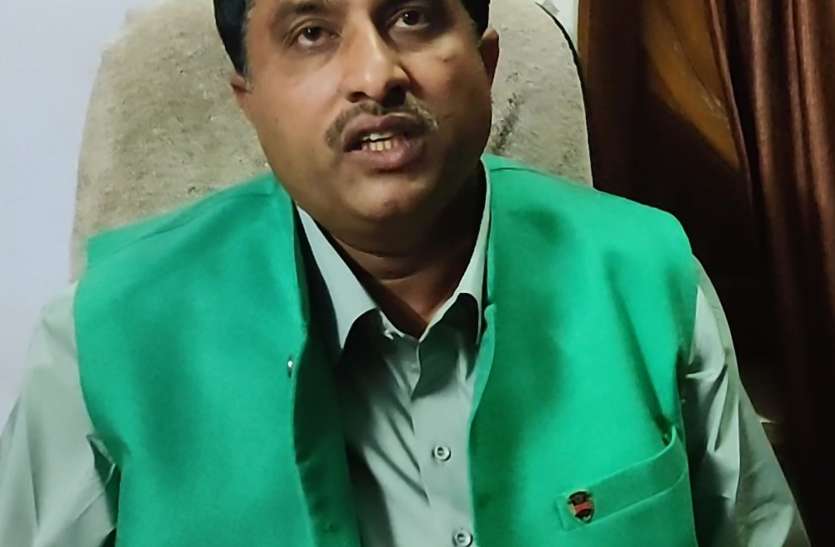 अन्नदाता सड़क पर, सरकार बेफिक्र : मंत्री अन्नदाता सड़क पर, सरकार बेफिक्र : मंत्री