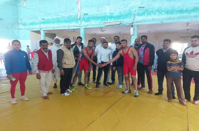 सीहोर जिले के यह पहलवान, इंदौर में दिखाएंगे दम सीहोर जिले के यह पहलवान, इंदौर में दिखाएंगे दम