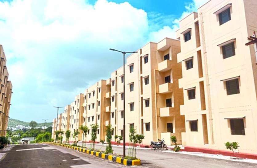पजेशन दे दिया, लोग रहने लगे, अब यूआइटी बोली ब्याज जमा करा, चक्कराएं लोग पजेशन दे दिया, लोग रहने लगे, अब यूआइटी बोली ब्याज जमा करा, चक्कराएं लोग