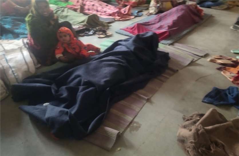 There were not enough mattresses in the sterilization camp नसबंदी शिविर में नहीं थे पर्याप्त गद्दे, दरी पर लिटाया महिलाओं को