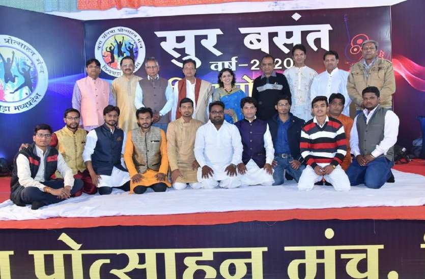 Youth day: प्रतिभाओं को मंच देने युवाओं ने ले ली जिम्मेदारी, लगा दी अपनी पूंजी Youth day: प्रतिभाओं को मंच देने युवाओं ने ले ली जिम्मेदारी, लगा दी अपनी पूंजी