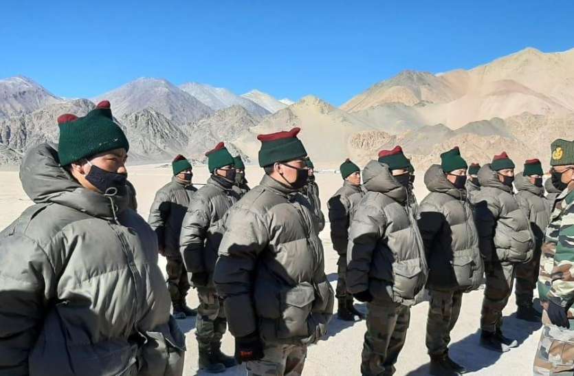 Bipin rawat जनरल रावत पूर्वी लद्दाख के कई दुर्गम इलाकों में पहुंचे, सैनिकों का हौसला बढ़ाया