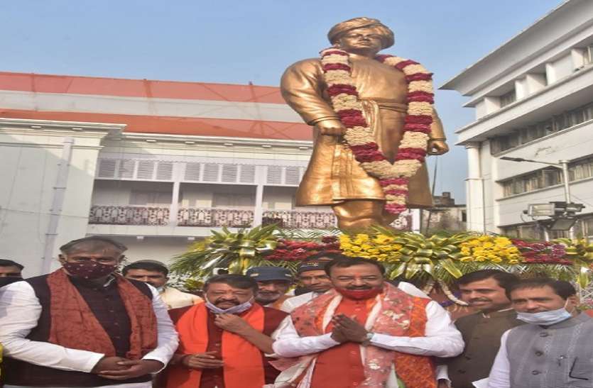 स्वामी विवेकानंद की जयंती : सत्तारूढ़ तृणमूल और भाजपा में स्वामी जी को श्रद्धा ज्ञापन करने को लेकर मची होड़ स्वामी विवेकानंद की जयंती : सत्तारूढ़ तृणमूल और भाजपा में स्वामी जी को श्रद्धा ज्ञापन करने को लेकर मची होड़