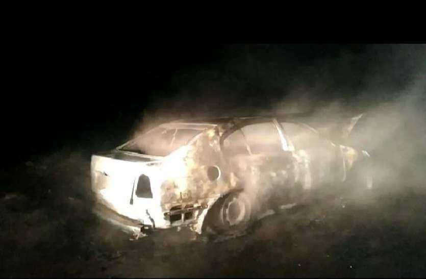 car.jpg सैन्य क्षेत्र में धमाके के साथ चलती कार में लगी आग