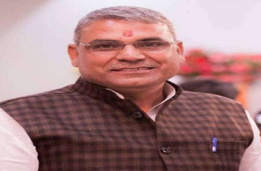 सड़क हादसे में दंपति की मौत के बाद चनाना में सन्नाटा, बाजार बंद