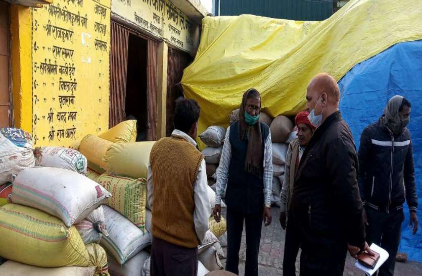 धान क्रय केंद्र समेसी व गढ़ा का किया गया औचक निरीक्षण,निर्देशों का हुआ पालन धान क्रय केंद्र समेसी व गढ़ा का किया गया औचक निरीक्षण,निर्देशों का हुआ पालन