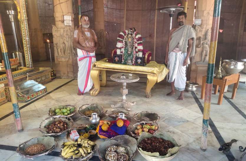 वृन्दावन के रंगनाथ मंदिर में गोदा अम्मा जी - फ़ोटो - पत्रिका न्यूज़ नेटवर्क माँ गोदम्मा जी के विवाहोत्सव के चतुर्थ दिवस दिया गया भात