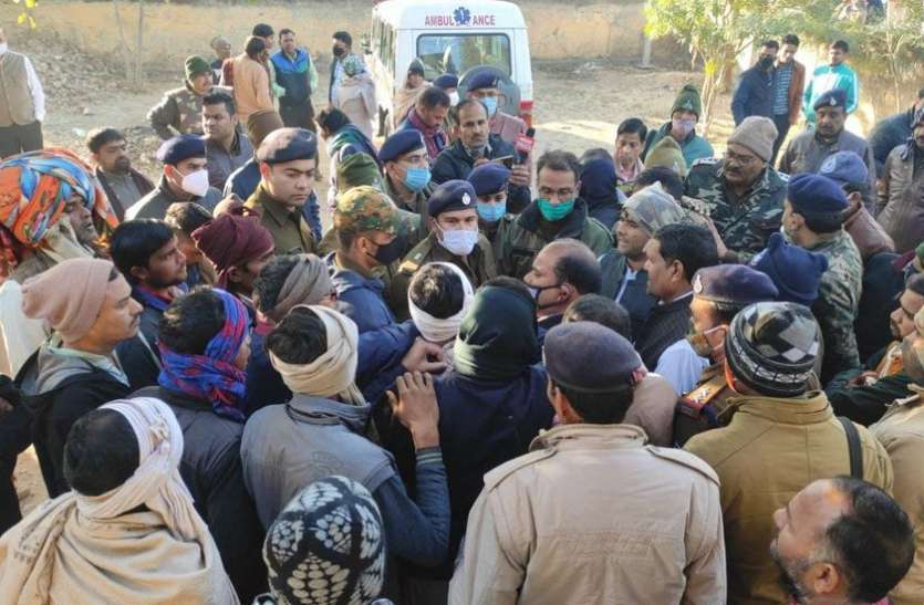 जहरीली शराब से 11 की मौत, लोगों का गुस्सा फूटा, बोले- अब एंबुलेंस लाए हो, बीमार हुए तब कहां थे जहरीली शराब से 11 की मौत, लोगों का गुस्सा फूटा, बोले- अब एंबुलेंस लाए हो, बीमार हुए तब कहां थे