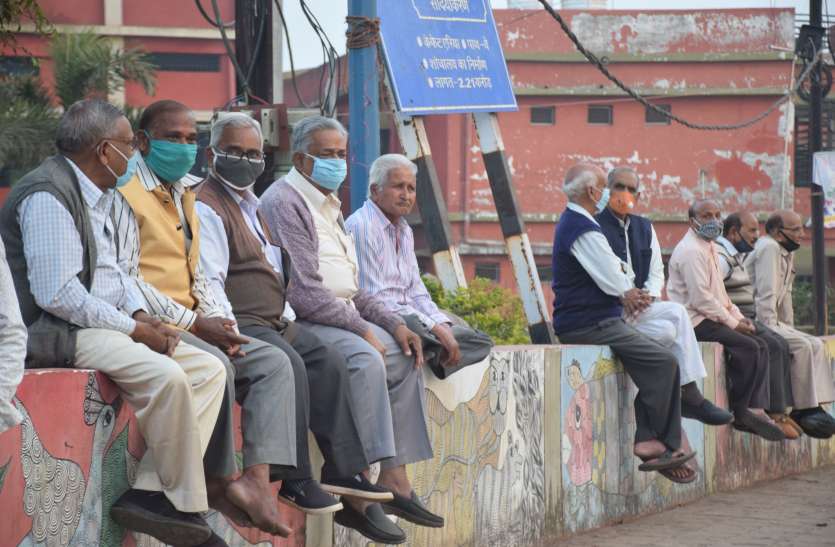 बुजुर्गों की शाम वाली सैर पर भी नजर, 10-10 रुपए टैक्स वसूल कर निगम बनना चाहता है मालामाल बुजुर्गों की शाम वाली सैर पर भी नजर, 10-10 रुपए टैक्स वसूल कर निगम बनना चाहता है मालामाल