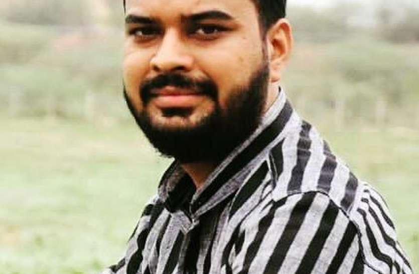 सरकारी स्कूलों में छिपी प्रतिभाओं को निखारने में लगा युवा दानवीर सरकारी स्कूलों में छिपी प्रतिभाओं को निखारने में लगा युवा दानवीर