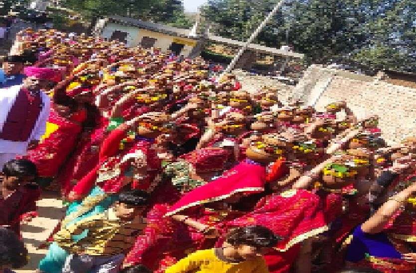 Prana-Pratishthan : कलश यात्रा में उमड़ी श्रद्धा Prana-Pratishthan : कलश यात्रा में उमड़ी श्रद्धा