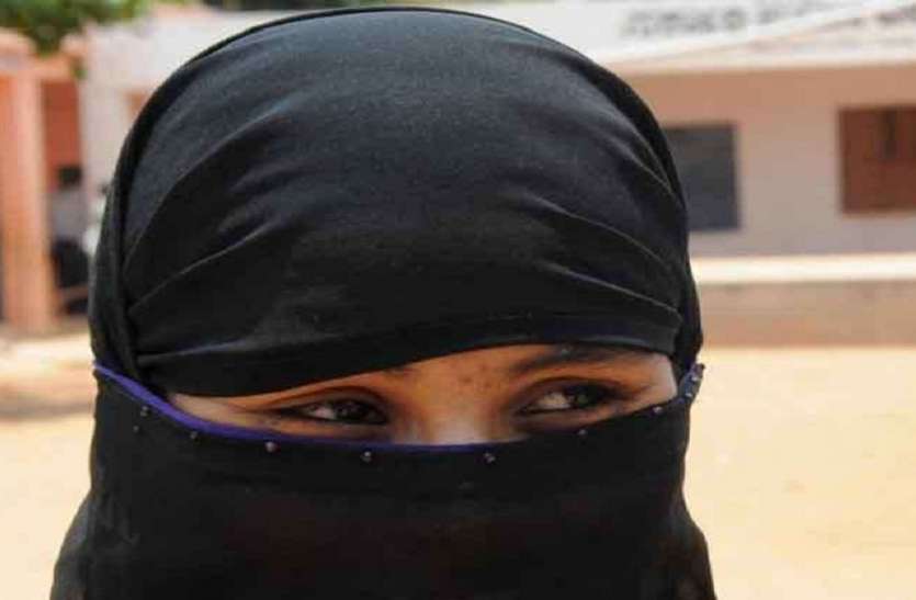 tlaq.jpg यूपी : तीन बेटियां पैदा हुई तो भरी पंचायत में दिया तीन तलाक