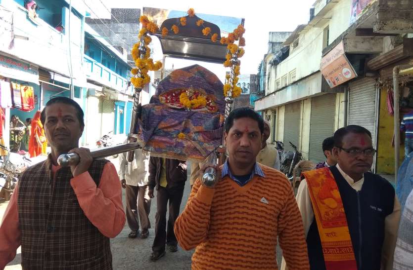 लीला के लिए नंदवाना से आज भगवान जाएंगे रामलीला परिसर लीला के लिए नंदवाना से आज भगवान जाएंगे रामलीला परिसर