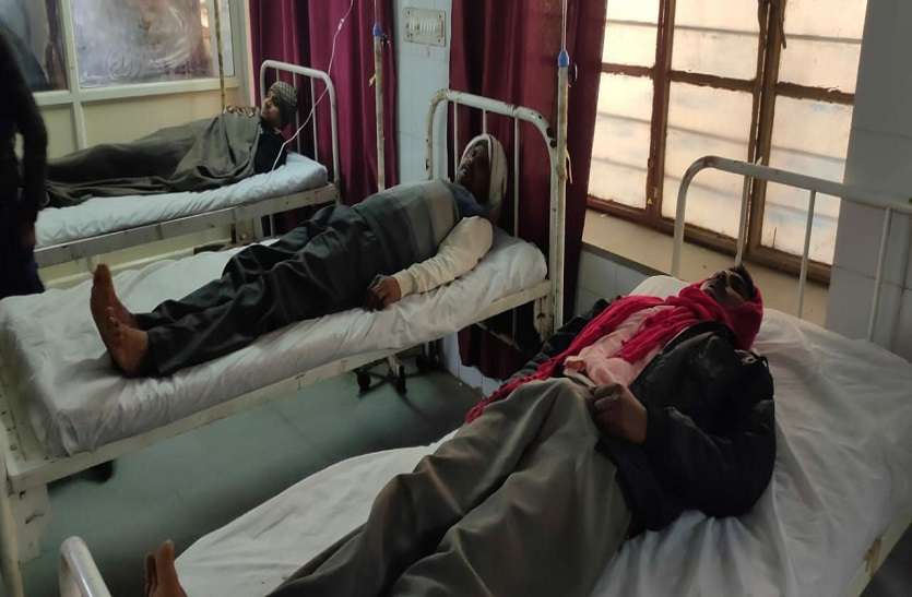 अवैध शराब पीने से 2 जनों की मौत, 6 जने बीमार, आबकारी विभाग को जानकारी तक नहीं अवैध शराब पीने से 2 जनों की मौत, 6 जने बीमार, आबकारी विभाग को जानकारी तक नहीं
