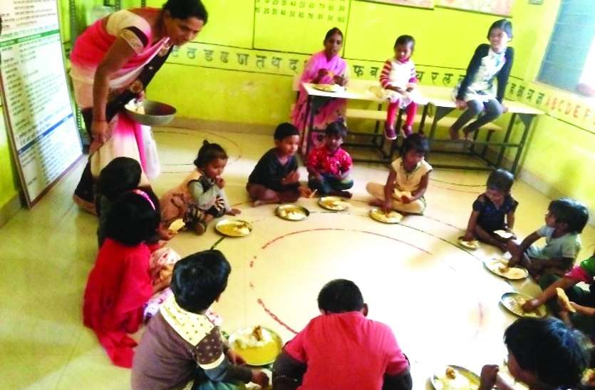 प्राइवेट प्ले स्कूल जैसा है यहां का आंगनबाड़ी केंद्र, आकर्षित हो रहे बच्चे, केंद्र खुलने का बेसब्री से रहता हैं इंतजार प्राइवेट प्ले स्कूल जैसा है यहां का आंगनबाड़ी केंद्र, आकर्षित हो रहे बच्चे, केंद्र खुलने का बेसब्री से रहता हैं इंतजार