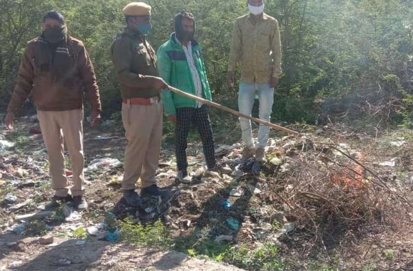 अचेत होकर मर रहे पक्षी, प्रशासन मौके पर पहुंचा अचेत होकर मर रहे पक्षी, प्रशासन मौके पर पहुंचा