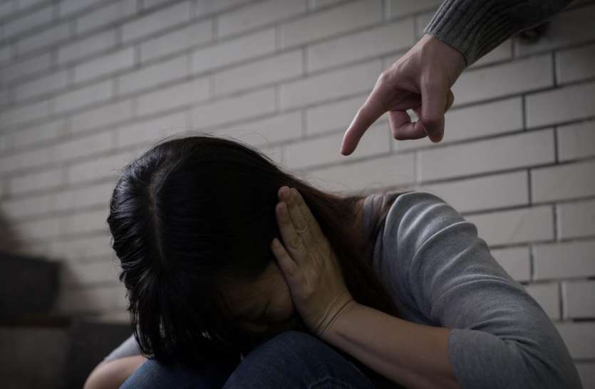 महिला अधिकार: दहेज के लिए ताना मारने पर हो सकती है 3 साल की सजा महिला अधिकार: दहेज के लिए ताना मारने पर हो सकती है 3 साल की सजा