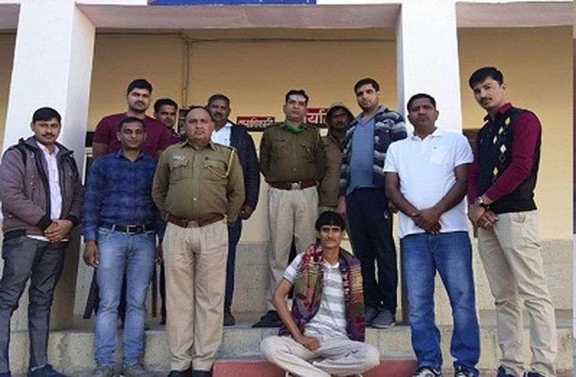 कई दिनों से थी इस हिस्ट्रीशीटर की तलाश, आखिर यूं पकड़ा गया कई दिनों से थी इस हिस्ट्रीशीटर की तलाश, आखिर यूं पकड़ा गया