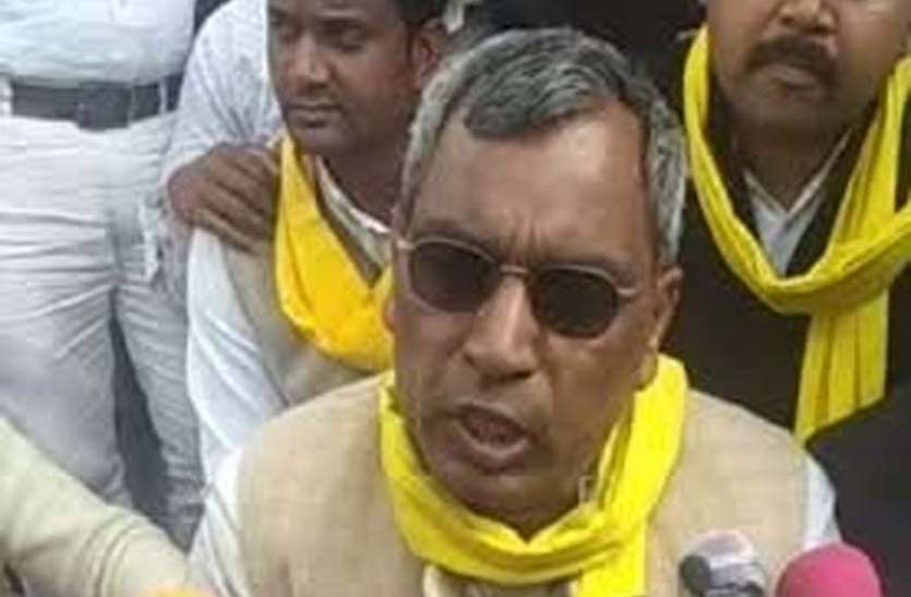 azamgarh news ओमप्रकाश के बिगड़े बोल, कहा जब राजनीतिक दल से राज्यसभा जाएंगे जज तो संदेह होना लाजमी