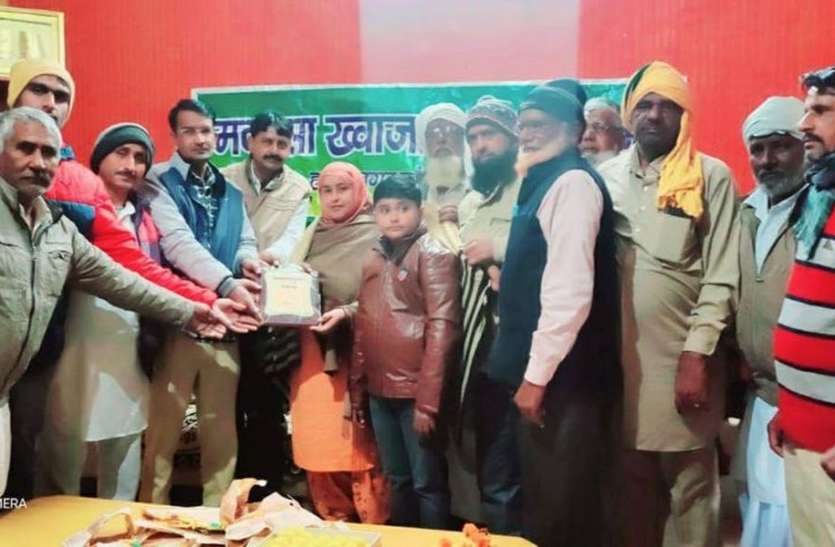 राठ समाज की प्रदेश में प्रथम महिला की ओर से पीएचडी करने पर किया सम्मान राठ समाज की प्रदेश में प्रथम महिला की ओर से पीएचडी करने पर किया सम्मान