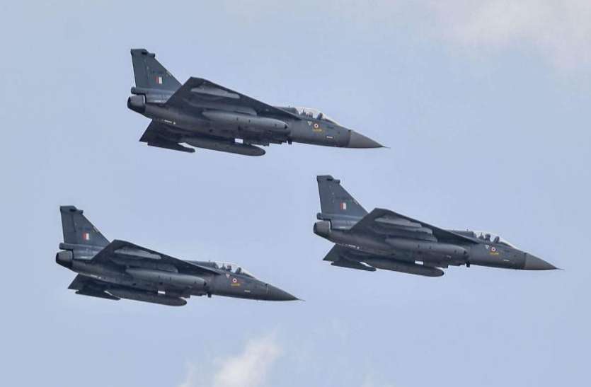 tejas.jpg CCS ने PM Modi की अध्यक्षता में वायुसेना के लिए 83 फाइटर जेट तेजस खरीदने को दी मंजूरी