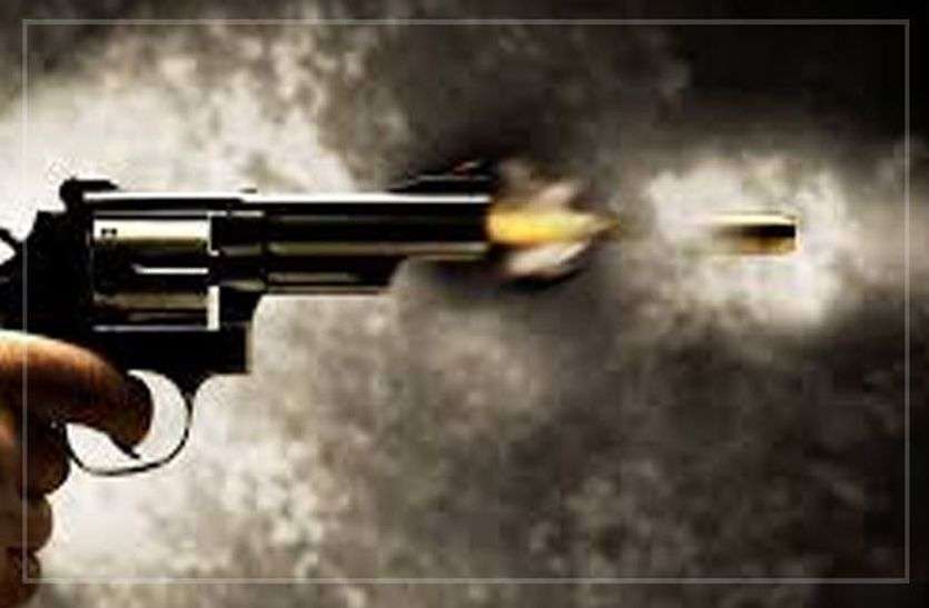 Firing on grocery businessman in the market, questioning the functioning of the police बाजार में किराना व्यवसायी पर फायरिंग, पुलिस की कार्यशैली पर सवाल