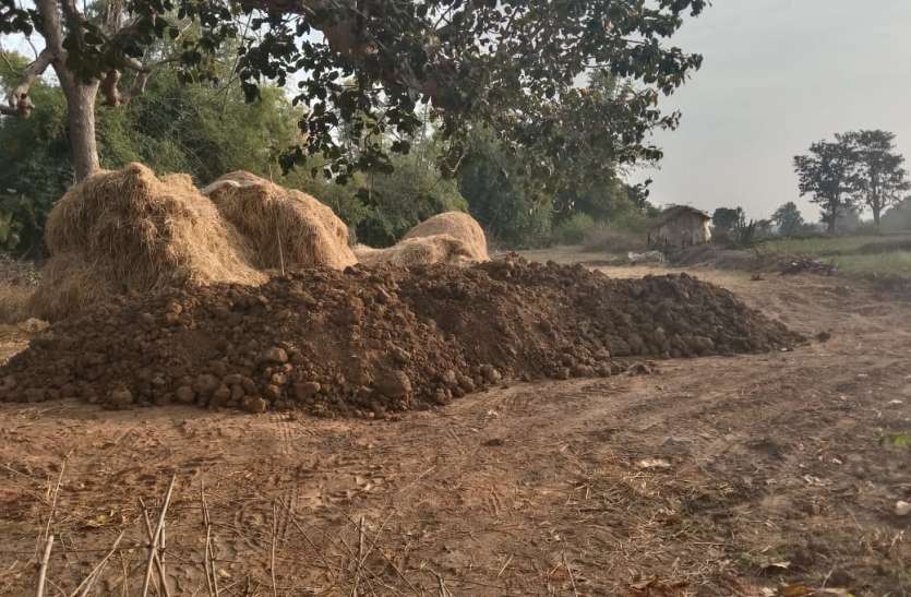 शिकायत कर हारे ग्रामींण, अब डीएफओं कार्यालय के घेराव की तैयारी शिकायत कर हारे ग्रामींण, अब डीएफओं कार्यालय के घेराव की तैयारी