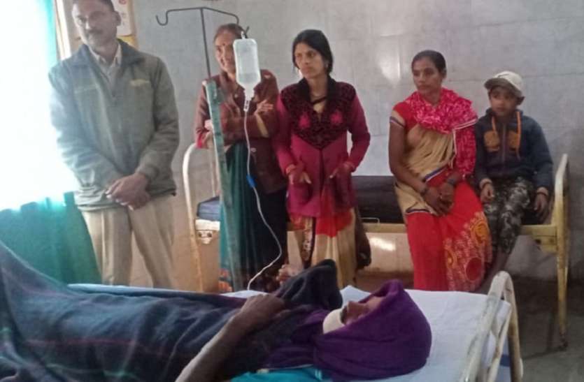 बाघ के हमले से ग्रामीण घायल बाघ के हमले से ग्रामीण घायल