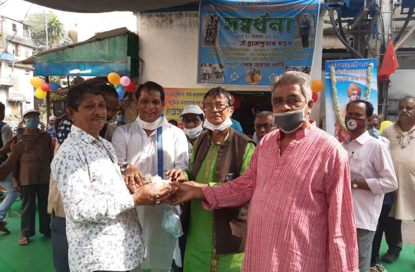 सफाईकर्मियों, दिव्यांगों, रिक्शाचालकों का सम्मान सफाईकर्मियों, दिव्यांगों, रिक्शाचालकों का सम्मान