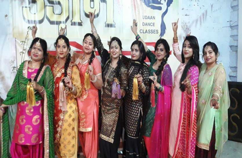 उड़ान लोहड़ी उत्सव में भांगड़ा व गिद्दा नृत्य की मनोरम छटा बिखरी Lohri 2021:उड़ान लोहड़ी उत्सव में भांगड़ा व गिद्दा नृत्य की मनोरम छटा बिखरी