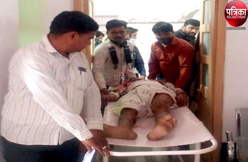 बकरियां चराते एक ग्रामीण पर रीछ ने किया हमला, गंभीर हालत में पाली रेफर बकरियां चराते एक ग्रामीण पर रीछ ने किया हमला, गंभीर हालत में पाली रेफर