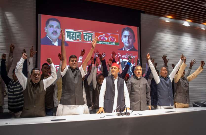 विश्वासपात्र और वरिष्ठ नेताओं को प्रत्याशी बना दिया है। विधान परिषद चुनाव में अहमद हसन और राजेंद्र चौधरी को समाजवादी पार्टी ने बनाया प्रत्याशी।