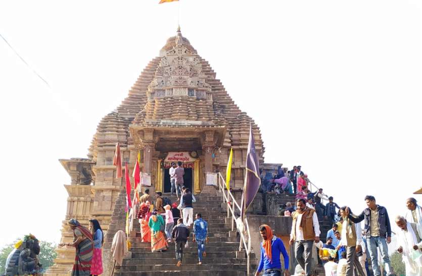 मतंगेश्वर को जल चढ़ाया मनाया गया मकर संक्रांति का पर्व, पुण्य स्नान व दान के साथ रही पर्व की धूम