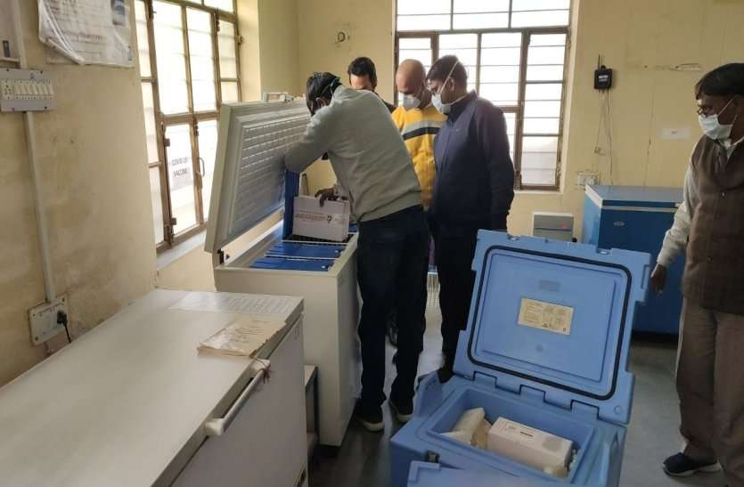 Corona Vaccine In Alwar: Corona Vaccination Will Held On 16th January खुशखबरी: अलवर पहुंची कोरोना की 24 हजार 900 वैक्सीन, 16 तारीख से स्वास्थ्यकर्मियों लगेंगे कोरोना के टीके