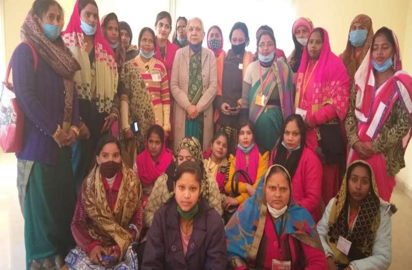 स्वयं सेवी संस्थाएं कुपोषित एवं टी0बी0 ग्रस्त बच्चों को गोद लें - आनंदीबेन पटेल स्वयं सेवी संस्थाएं कुपोषित एवं टी0बी0 ग्रस्त बच्चों को गोद लें - आनंदीबेन पटेल