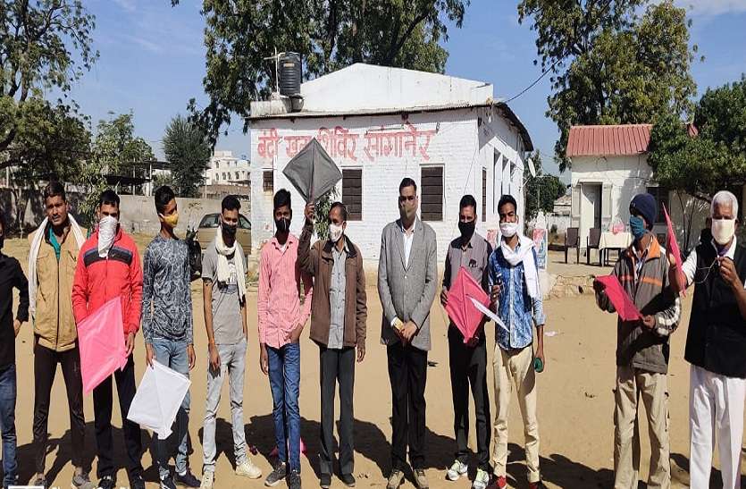 खुली जेल में दिखा पतंगबाजी का हुनर खुली जेल में दिखा पतंगबाजी का हुनर