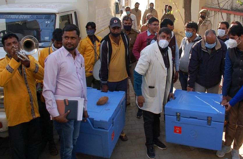 सूर्य के राशि परिवर्तन के साथ बजे खुशियों के बाजे, तिलक और नारियल से टीके की पूजा सूर्य के राशि परिवर्तन के साथ बजे खुशियों के बाजे, तिलक और नारियल से टीके की पूजा