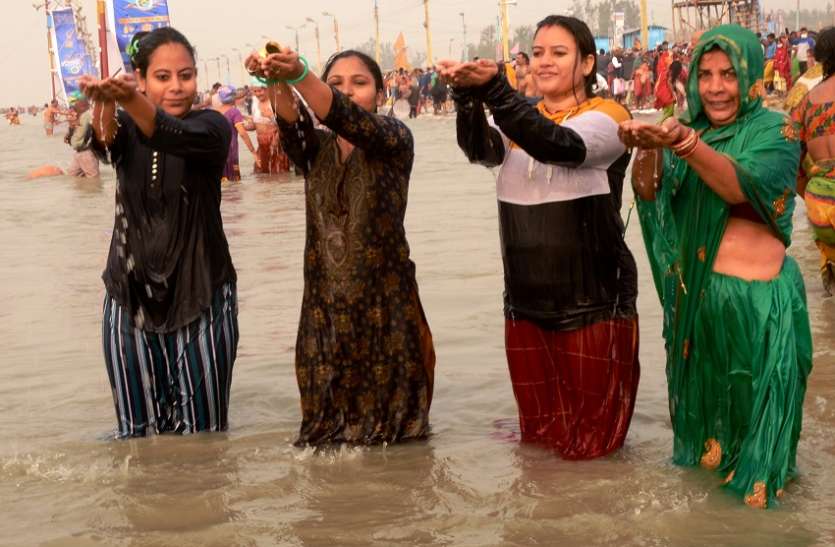 15.5 लाख श्रद्धालुओं ने लगाई पवित्र डुबकी लगाई 15.5 लाख श्रद्धालुओं ने लगाई पवित्र डुबकी