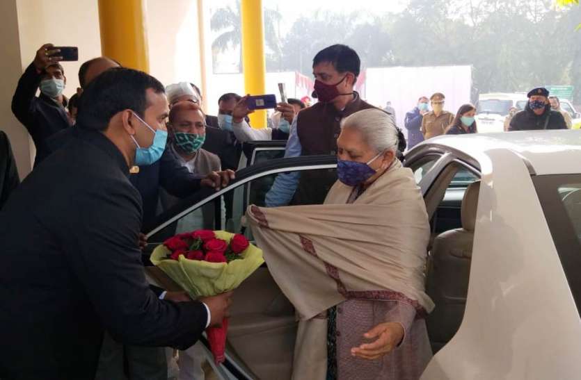 Governer UP इजराइल का केला और ताइवान के पपीता की खेती सुन बोलीं राज्यपाल, किसान की आय होगी दोगुनी