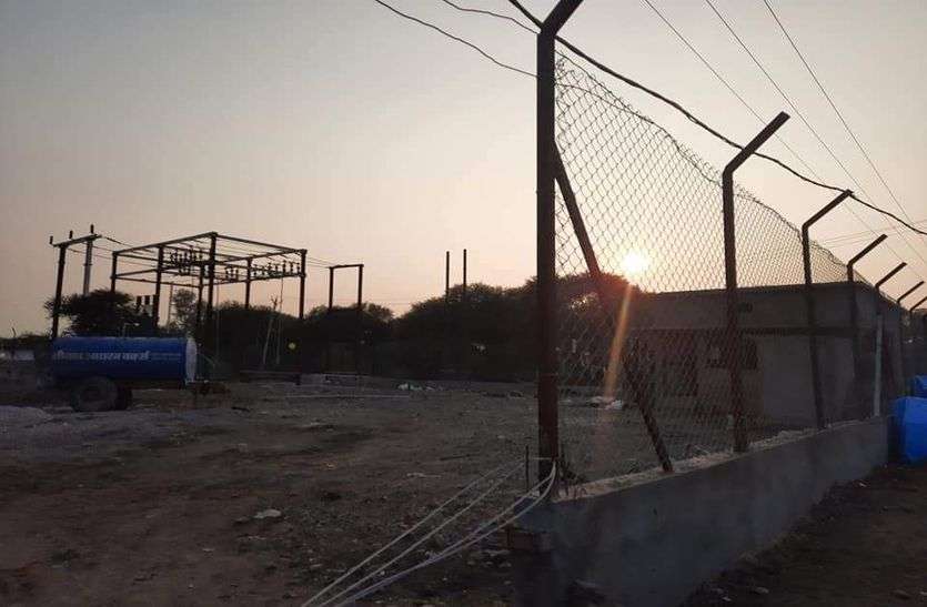उपकरण उपलब्ध नहीं होने से भरभडिया सब ग्रिड स्टेशन का काम रूका उपकरण उपलब्ध नहीं होने से भरभडिया सब ग्रिड स्टेशन का काम रूका
