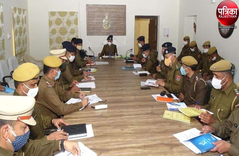 एसपी रावत की पाली पुलिस के अधिकारियों को दो टूक, कहा- पुलिस-अपराधियों में सांठ-गांठ बर्दाश्त नहीं एसपी रावत की पाली पुलिस के अधिकारियों को दो टूक, कहा- पुलिस-अपराधियों में सांठ-गांठ बर्दाश्त नहीं