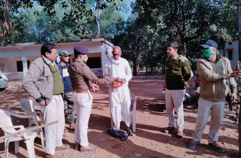 Honor: The girl returned home due to the awareness of the elderly अभियान सम्मान: बुजुर्ग की सजगता से अबोध बालिका घर लौटी