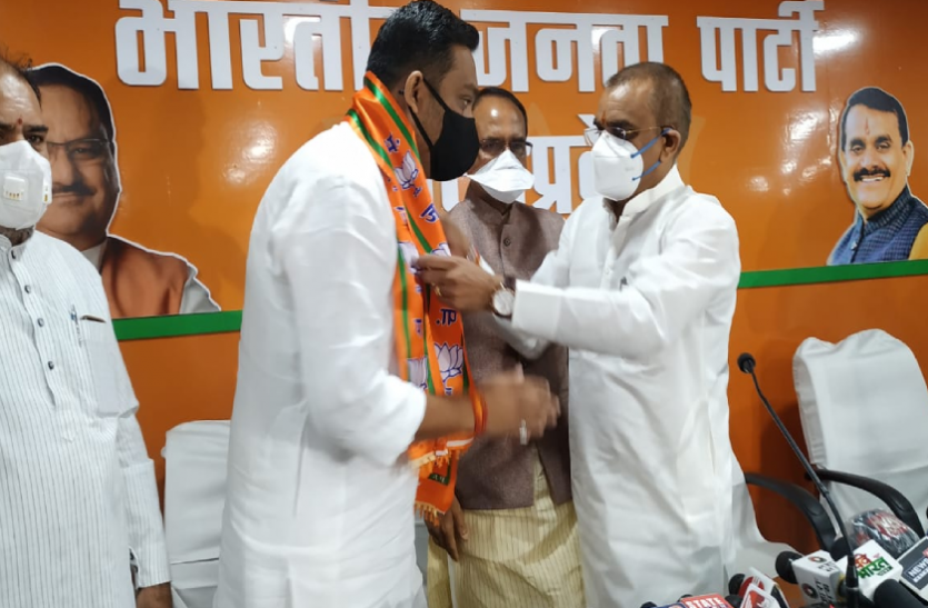 वेयरहाउसिंग एवं लॉजिस्टिक कार्पोरेशन के चेयरमैन बनाए गए राहुल सिंह, कांग्रेस छोड़कर भाजपा में आने का मिला इनाम वेयरहाउसिंग एवं लॉजिस्टिक कार्पोरेशन के चेयरमैन बनाए गए राहुल सिंह, कांग्रेस छोड़कर भाजपा में आने का मिला इनाम