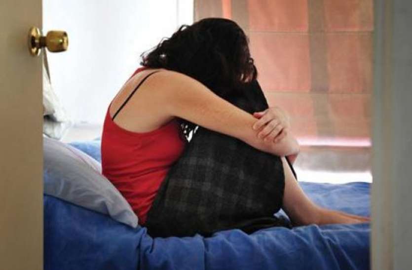 rape.jpg छोटी बहन को घर में अकेला पाकर सगे भाई ने किया दुष्कर्म