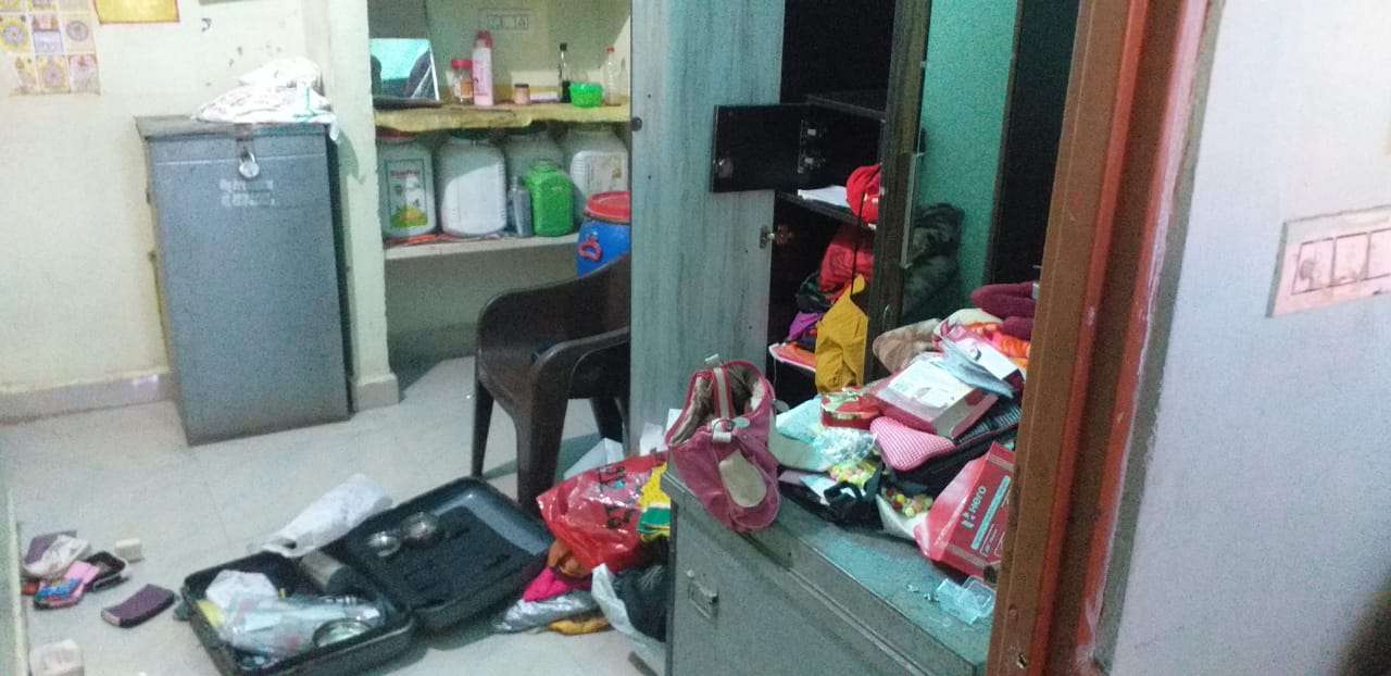 एक रात में तीन घरों के ताले टूटे
