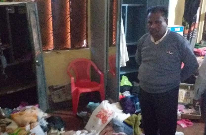 एक रात में तीन घरों के ताले टूटे एक रात में तीन घरों के ताले टूटे