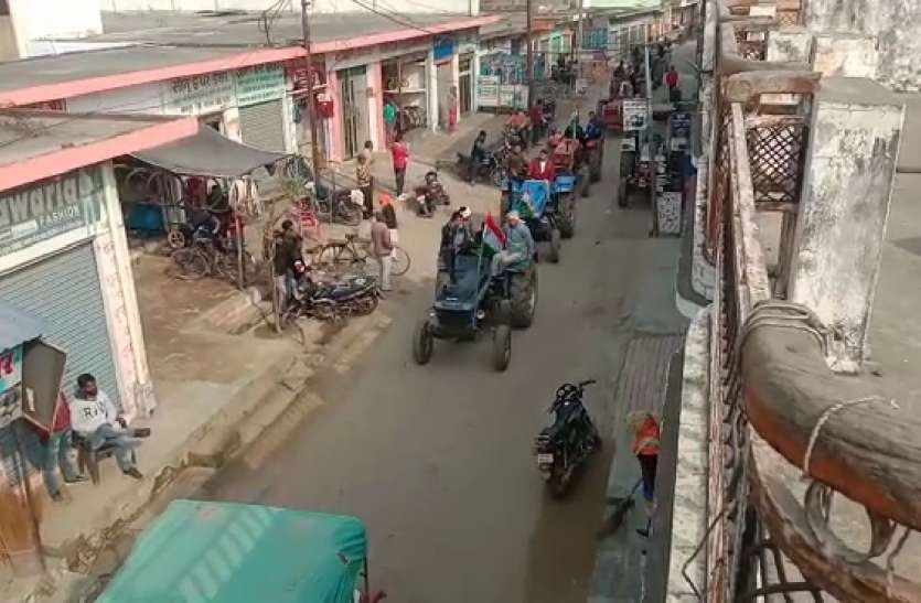 screenshot_20210114_125334.jpg वेस्ट में किसानों ने ट्रैक्टर रैली निकालकर की शुरू की परेड की रिहर्सल