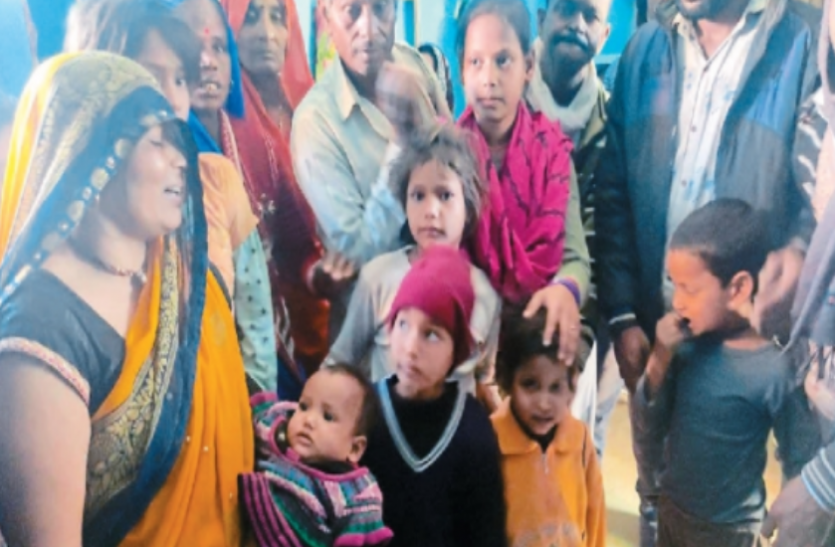 जहरीली शराब कांड: अब तक 21 की मौत, गांव में तीन बार पंचायत हुई पर नहीं रूका कारोबार जहरीली शराब कांड: अब तक 21 की मौत, गांव में तीन बार पंचायत हुई पर नहीं रूका कारोबार