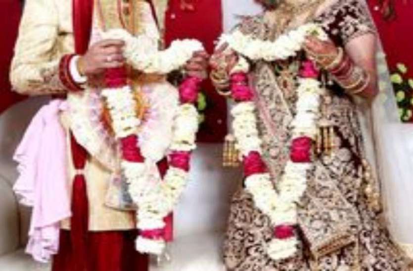 marriage_3400885_835x547-m.jpg वेलेंटाइन डे पर 15 आत्मसमर्पित नक्सली जोड़ों की हुई शादी, SP समेत कई पुलिस अफसर बने बाराती