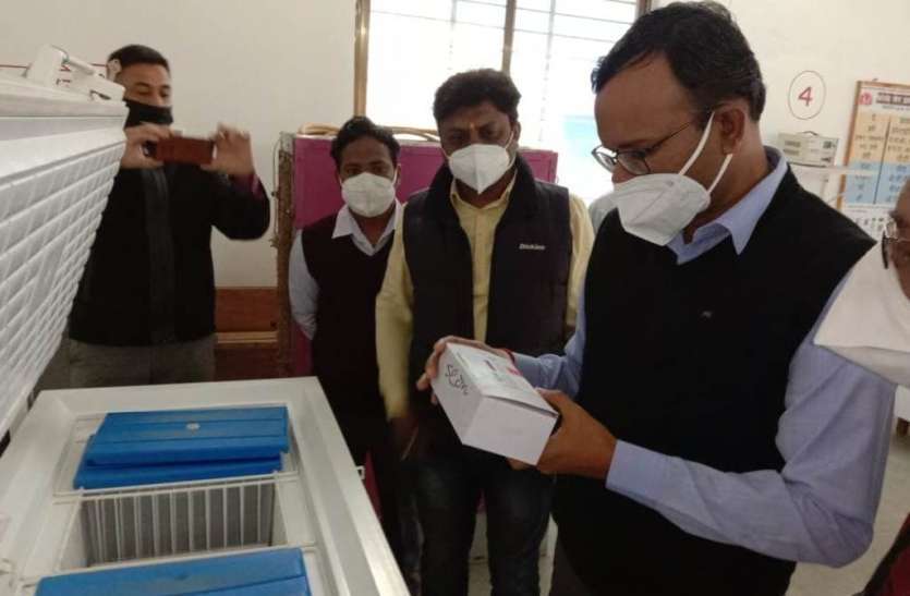 वैक्सीनेशन के लिए बनाई गई ऑफिसरर्स की टीम को अंतिम बार दिया गया प्रशिक्षण वैक्सीनेशन के लिए बनाई गई ऑफिसरर्स की टीम को अंतिम बार दिया गया प्रशिक्षण